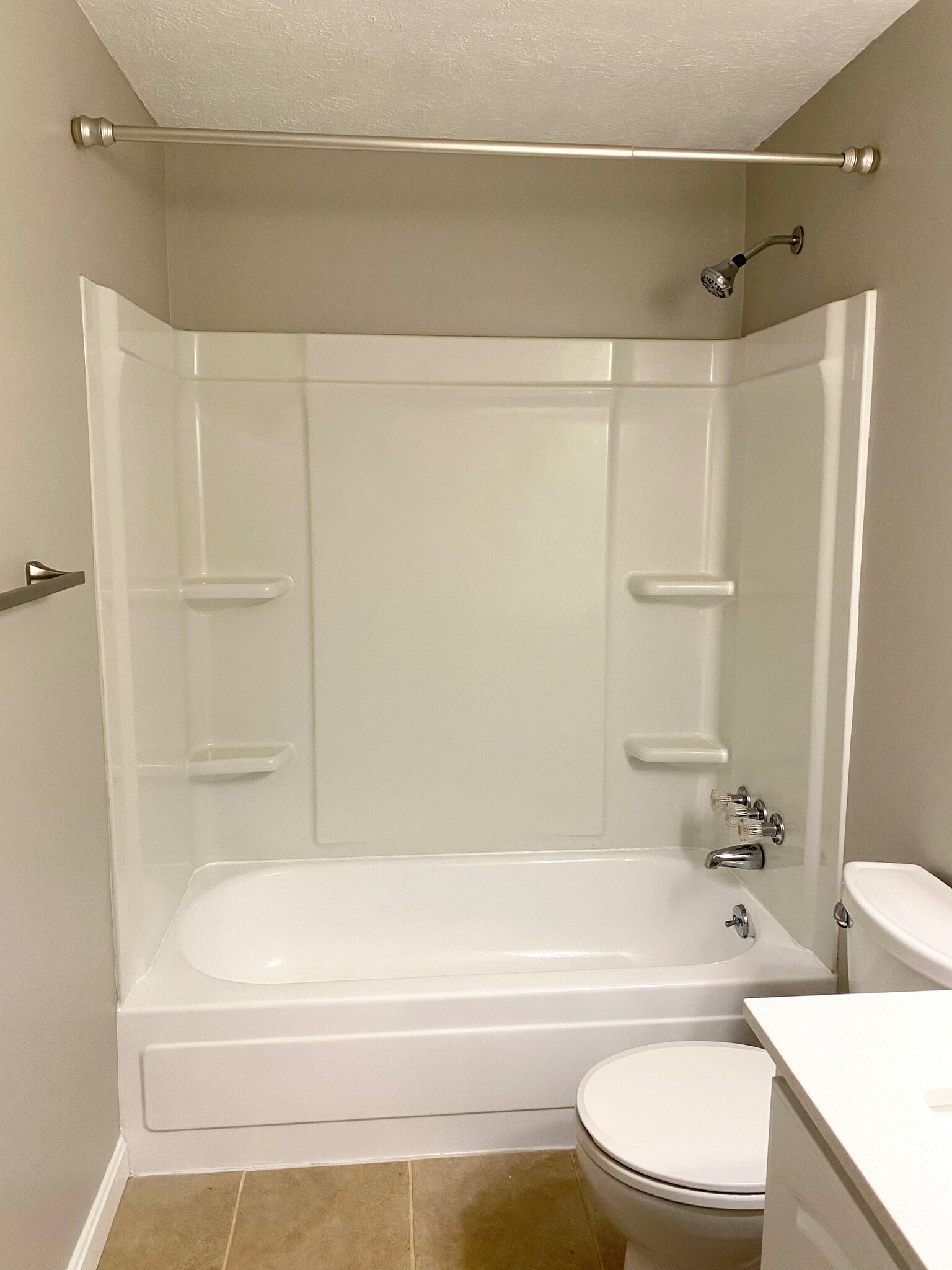 Upstairs Bathroom - 7187 Hart St