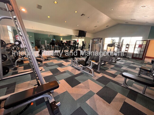 Building Photo - 2 Bed/2 Bath Condo, 17353 Wilde Avenue Uni...