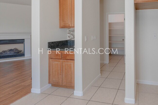 Building Photo - 521 S Altura Ct