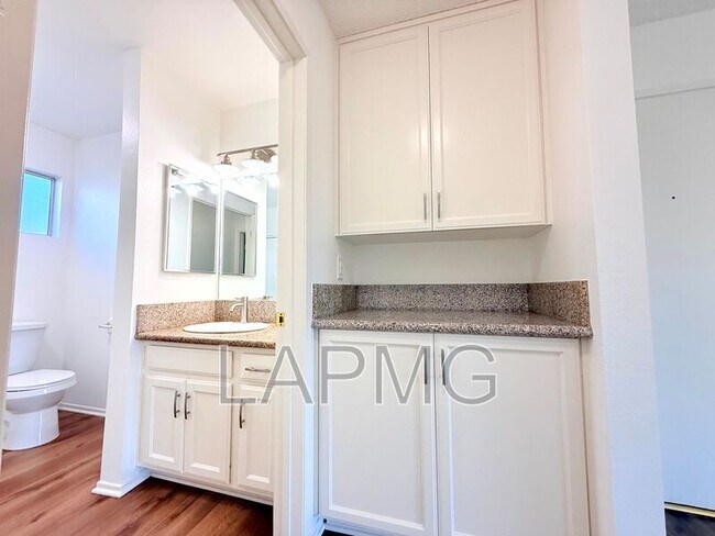 Building Photo - 207 N Mathews St