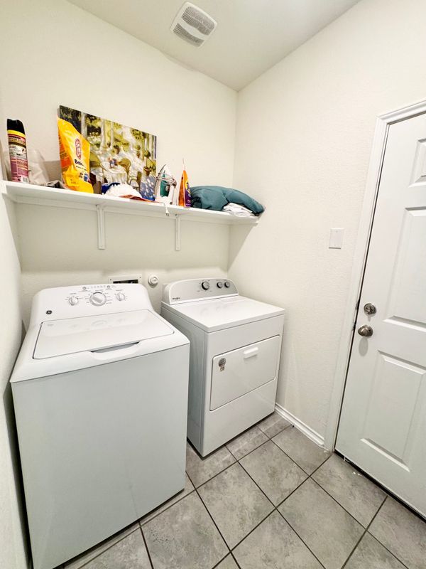 Building Photo - 7203 Summer Tanager Dr