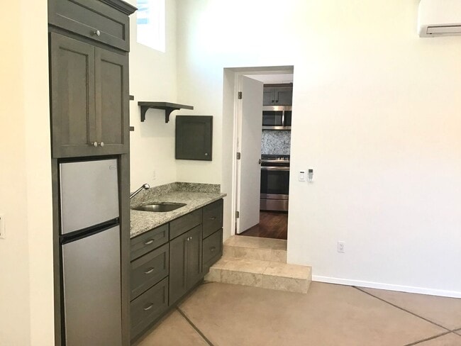 Building Photo - Modern, beautiful 3Bdrm, 2ba unfurnished i...