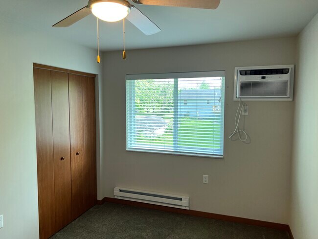 Building Photo - 1249 Salem Dr