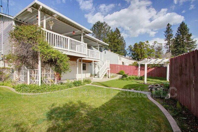 Building Photo - 6011 N Forest Blvd