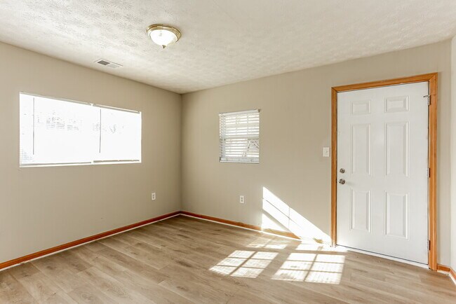 Building Photo - 5299 Sharon St