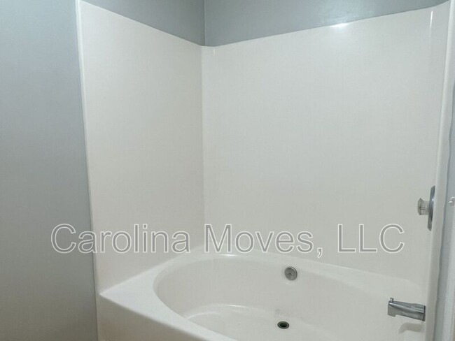 Building Photo - 223 Spring Crossing Cir