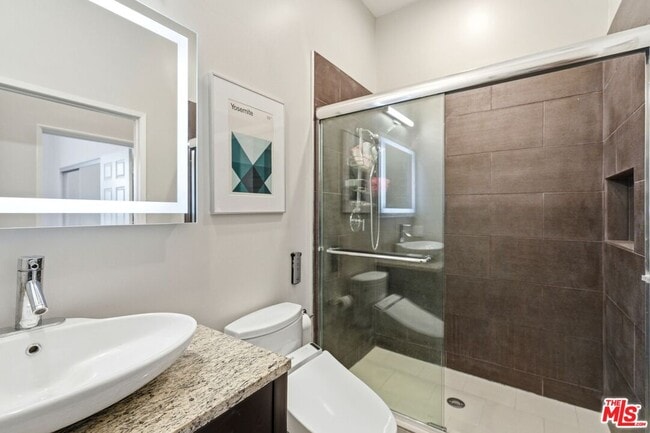 Building Photo - 1842 Greenfield Ave