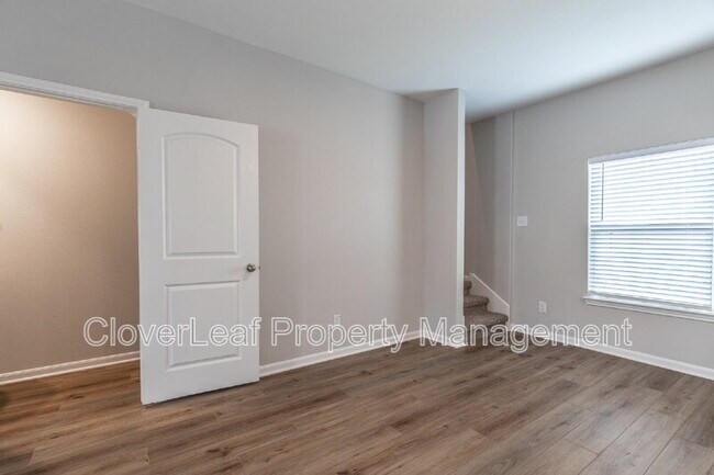 Building Photo - 9118 Bennett Frst