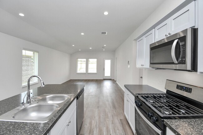 Building Photo - 24430 Elmwood Falls Dr