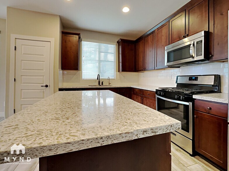 Building Photo - 2639 N Walker Way