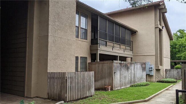 Building Photo - 1202 Thorpe Ln