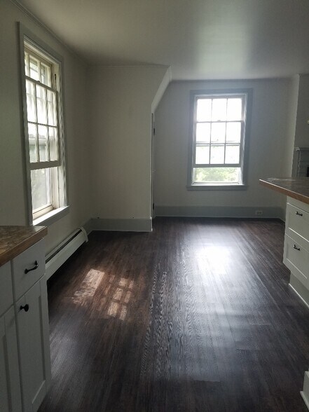 Building Photo - 115 Llenroc Ct