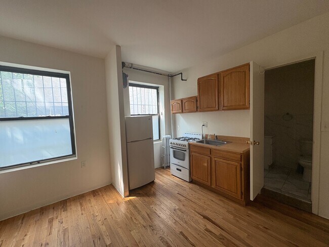 Building Photo - 328-330 E 14th St