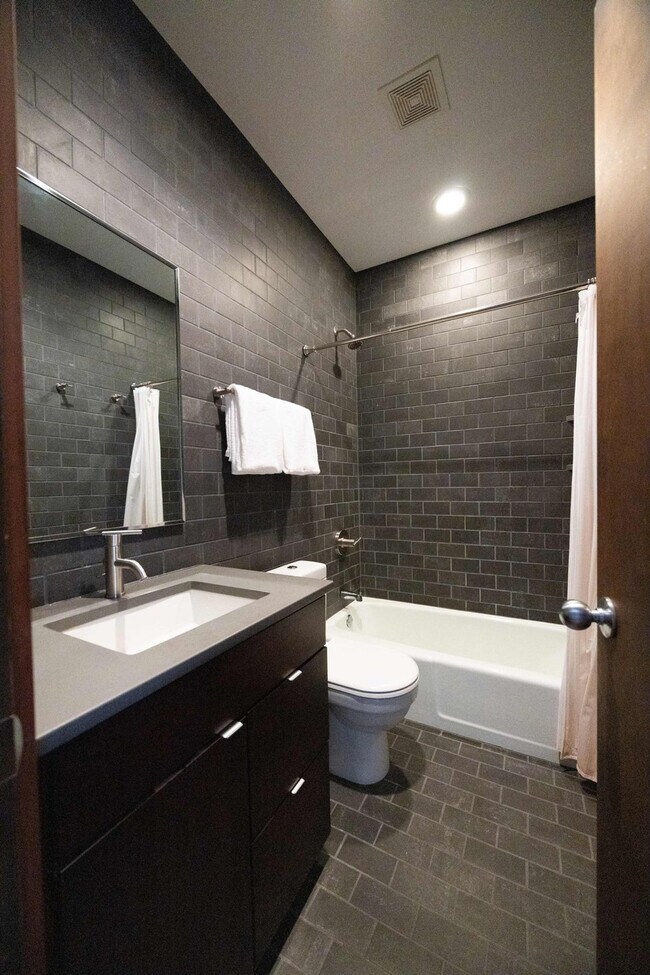 Building Photo - 11988 Cabana Shores Dr