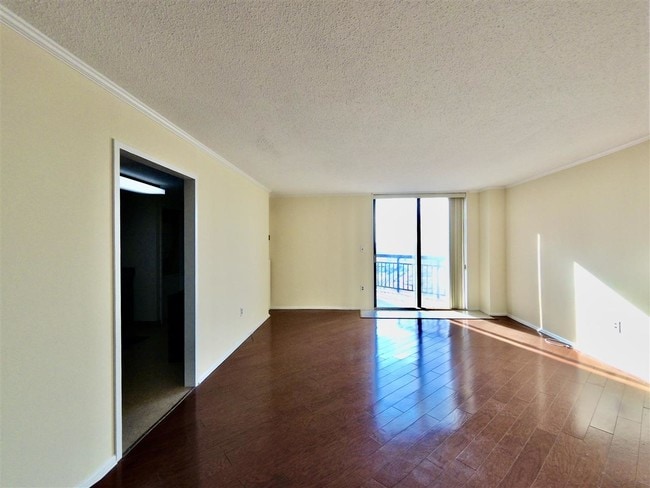 Building Photo - 1434 Harmon Cove Tower