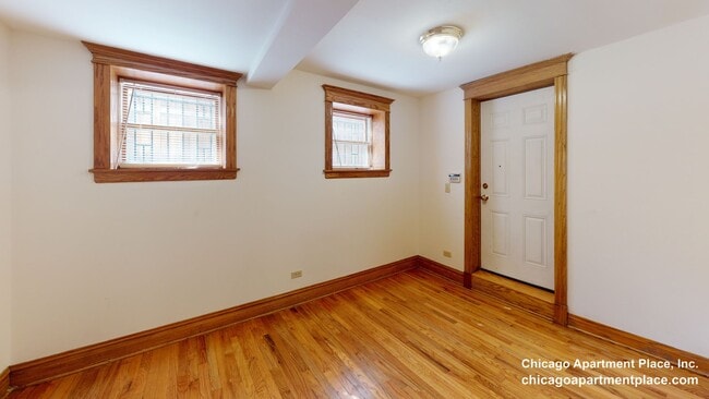 Building Photo - 3912 N Greenview Ave