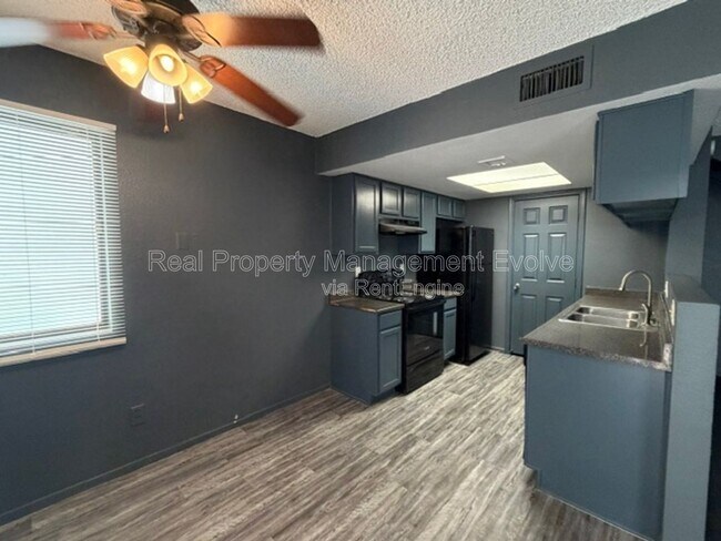 Building Photo - 2689 W Ocotillo Rd
