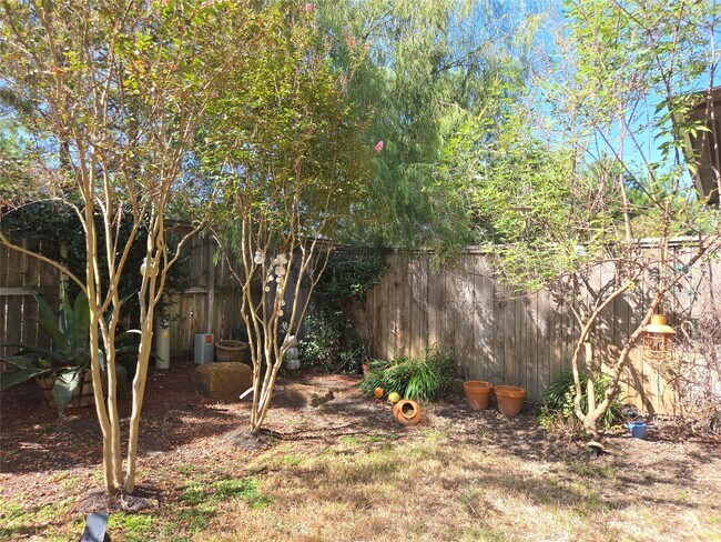 Building Photo - 14 Jonquil Pl