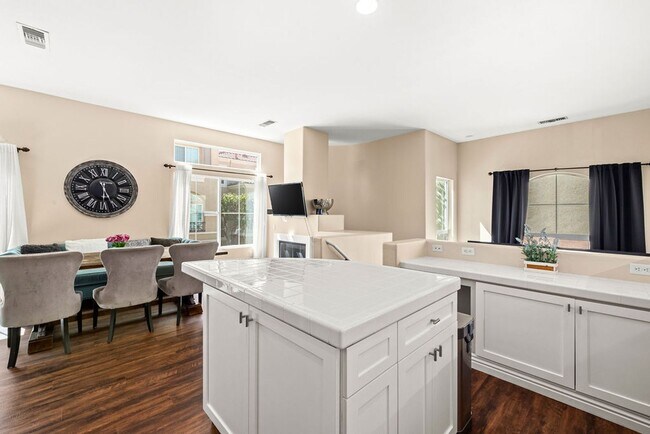 Building Photo - 205 Montana Del Lago Dr