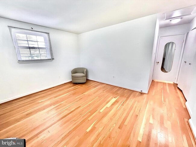 Building Photo - 10202 McGovern Dr