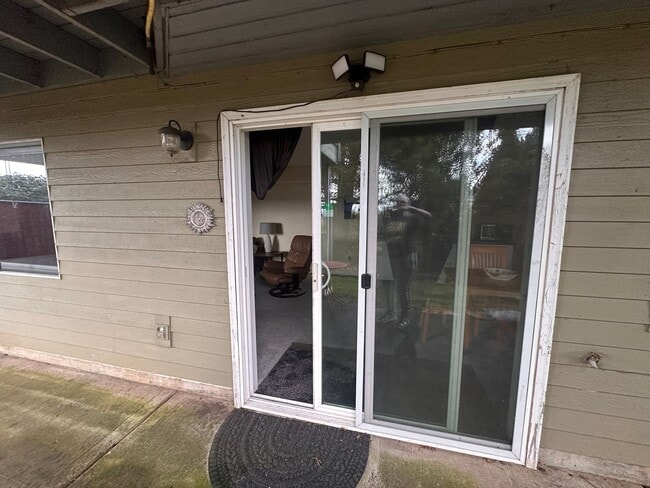 Building Photo - 14441 NE Morris Ct