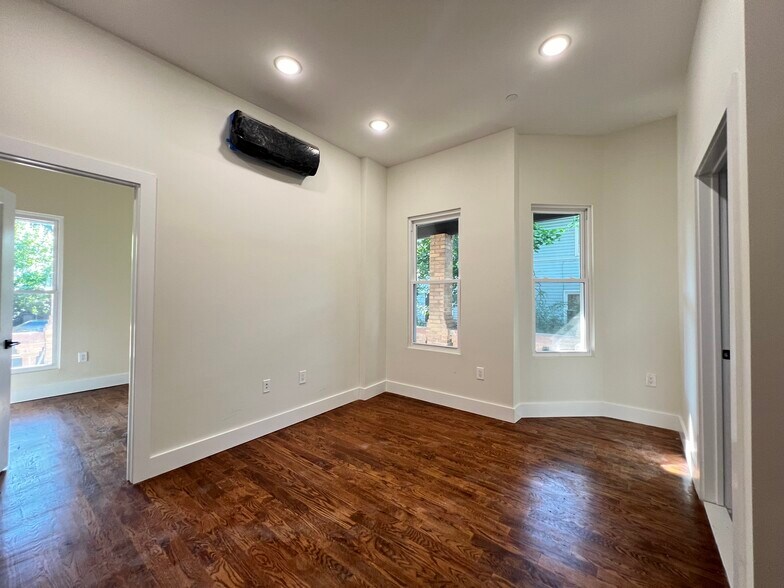 Unit 1 - 44 Van Nostrand Ave