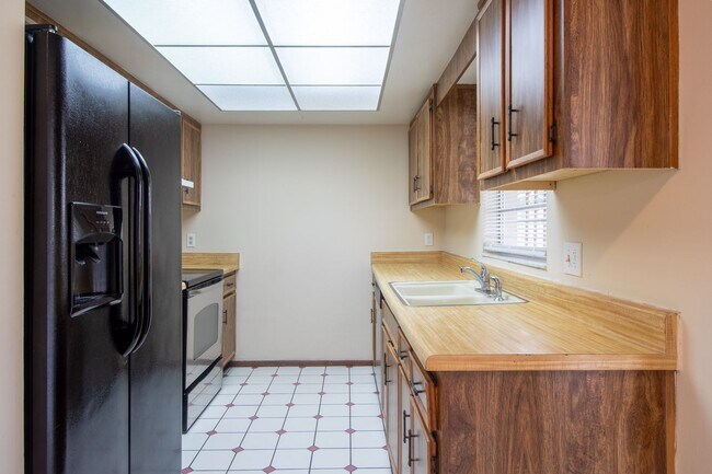 Building Photo - Move-In Ready 3-Bedroom, 2-Bathroom Rental...