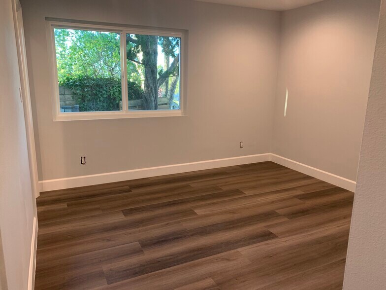 Building Photo - 22700 Flamingo St