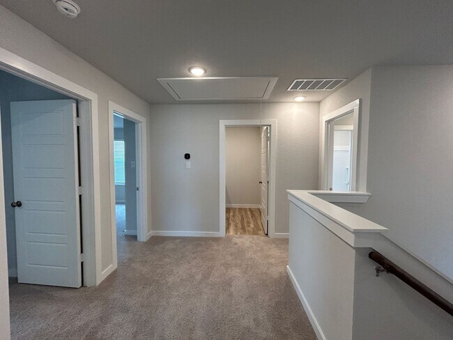 Building Photo - Walking Distance to Long Creek High School / Fridge, Washer & Dryer Included / Fenced in Yard / N...