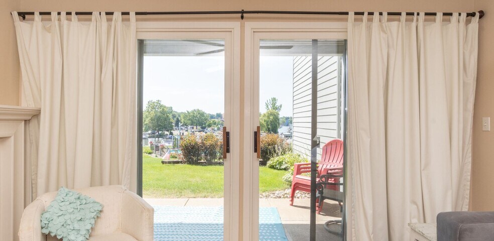 Building Photo - 230 Oak St