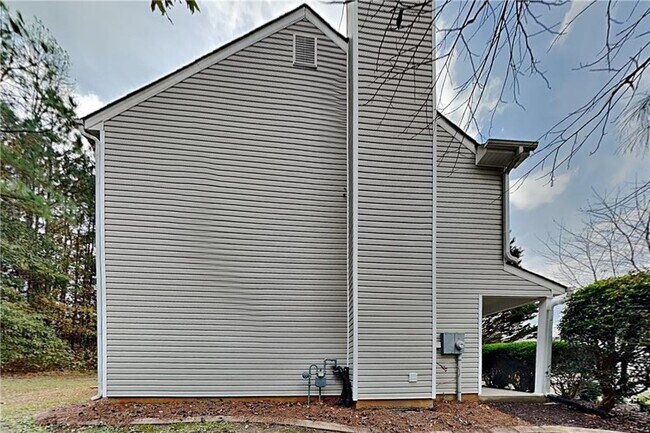 Building Photo - 32 Stable Ln