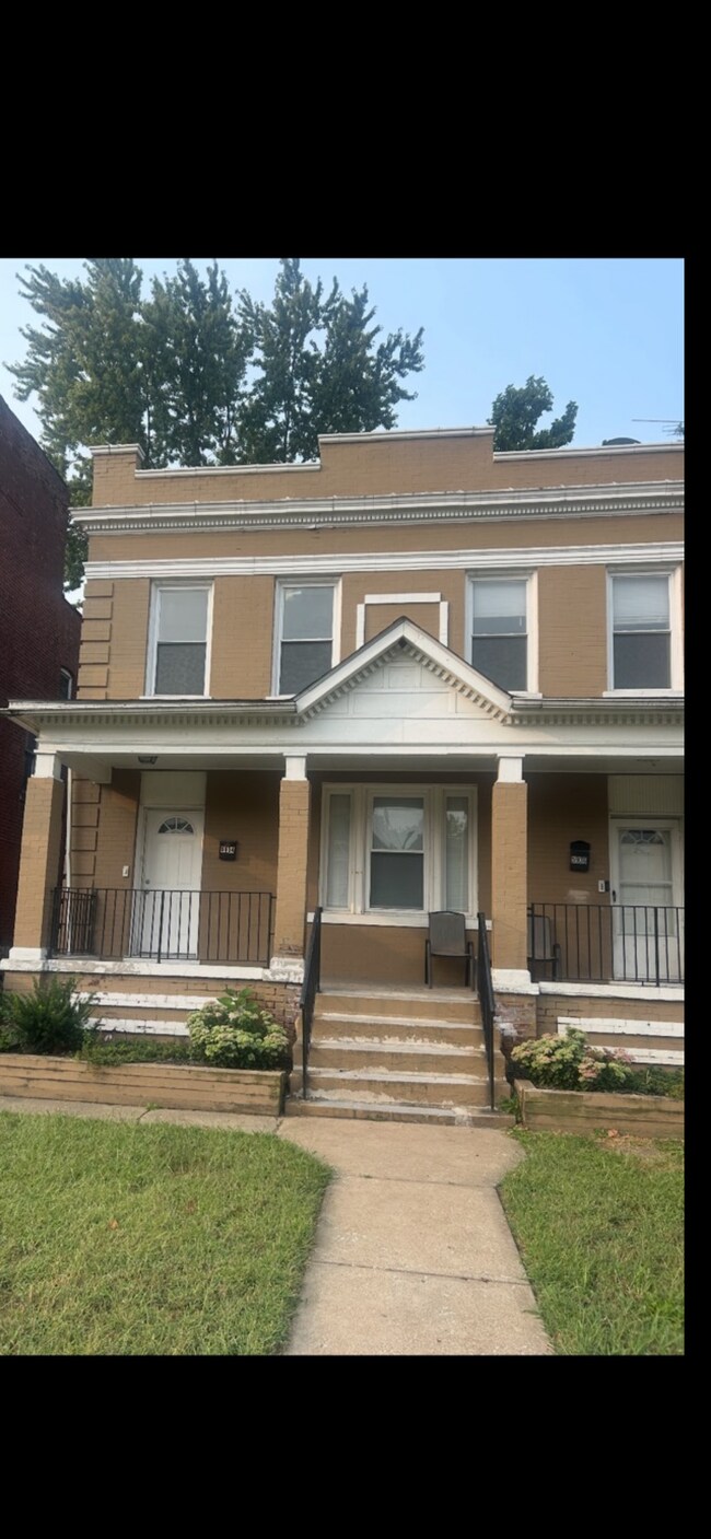 Building Photo - 5934 Plymouth Ave