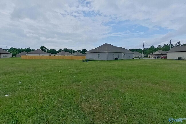 Building Photo - 520 White Oak Cir