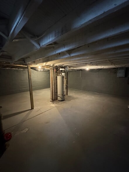 Building Photo - 834 N Jefferson St