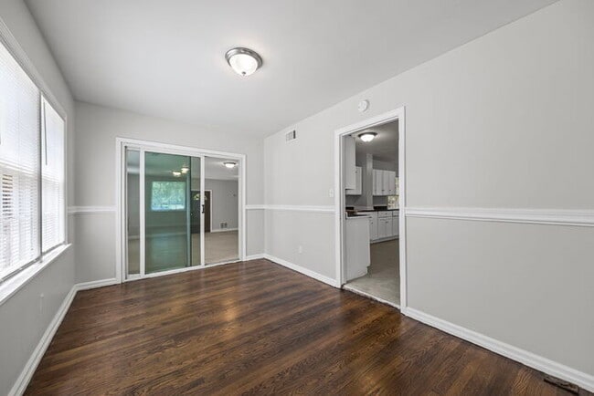 Building Photo - NEWLY RENOVATED GEM, SECTION 8 WELCOMED !!!!!