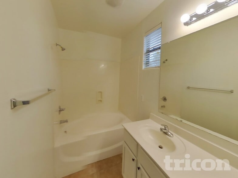 Building Photo - 4028 W Pedro Ln