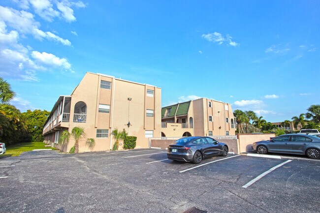 Building Photo - 1100 SE 4th Ave