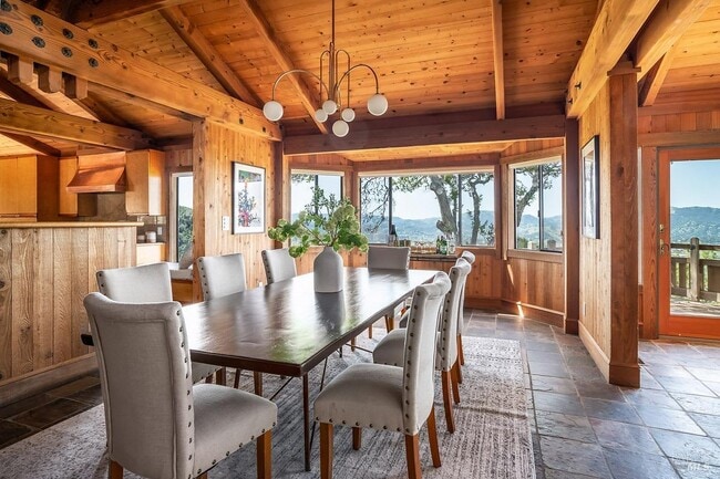 Building Photo - 1100 Bayhills Dr