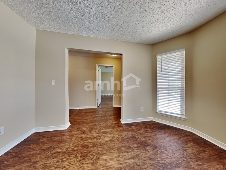 Building Photo - 1288 Summit Oaks Dr W