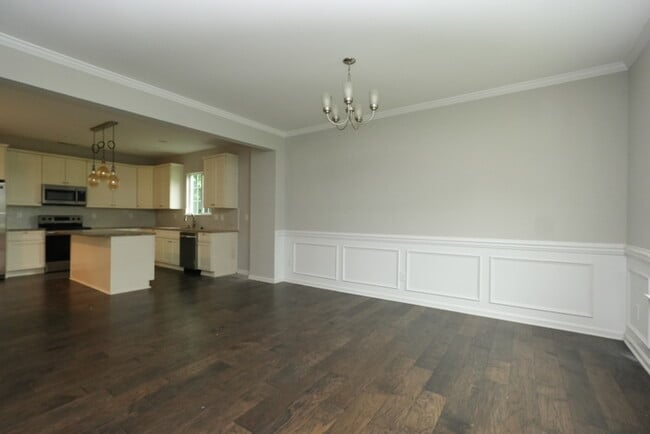 Building Photo - A charming house with 4 beds and 3.5 bath ...