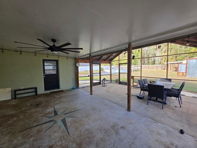 Building Photo - Spacious 5 Bedroom Home with Pool in Crystal Lake Homesites