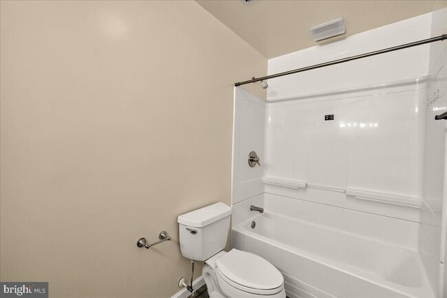 Building Photo - 6430 Bellevue Pl