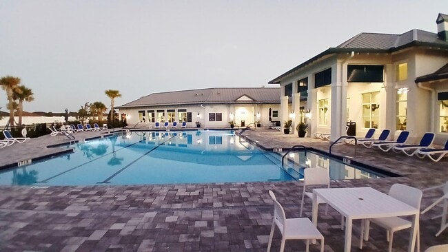 Building Photo - 1204 SE Woodbine Rd