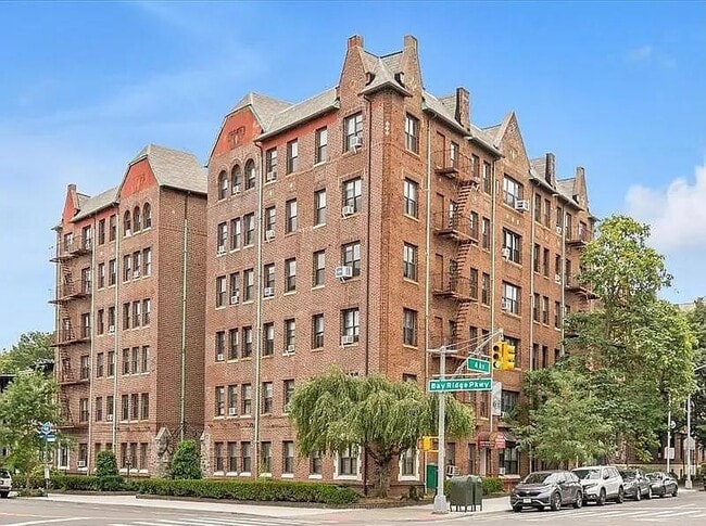 Building Photo - 402 Bay Ridge Pkwy