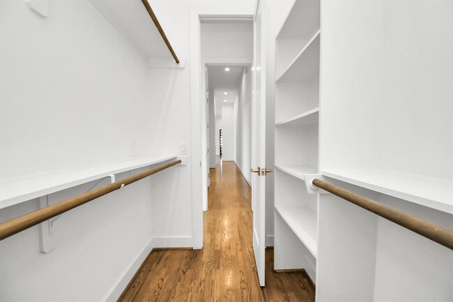 Building Photo - 732 W 22nd St