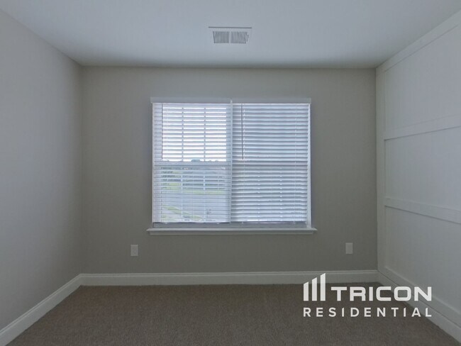 Building Photo - 1814 Woods Ln