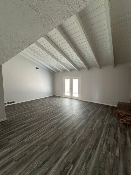 Living Room - 5805 Alta Vista Ave
