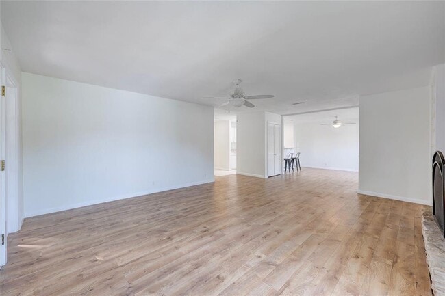 Building Photo - 8835 Tallwood Dr