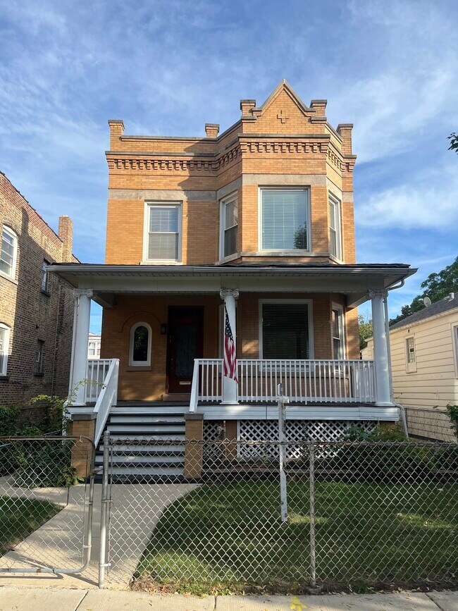 Building Photo - 3029 N Haussen Ct