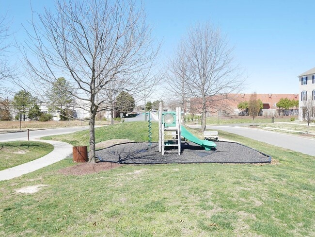 Building Photo - Stunning 5-Bedroom, 3.5-Bathroom Fully Furnished Home for Rent